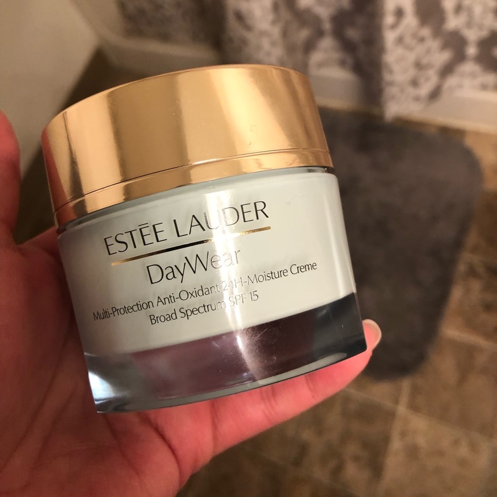 Estée Lauder DayWear face moisturizer